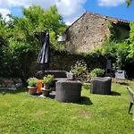 Les Volets Bleus Holiday home *