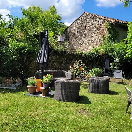 Les Volets Bleus Сasa de vacaciones *