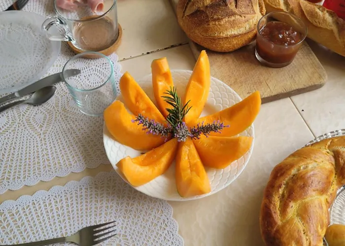 Les Volets Bleus * Pointis-Inard