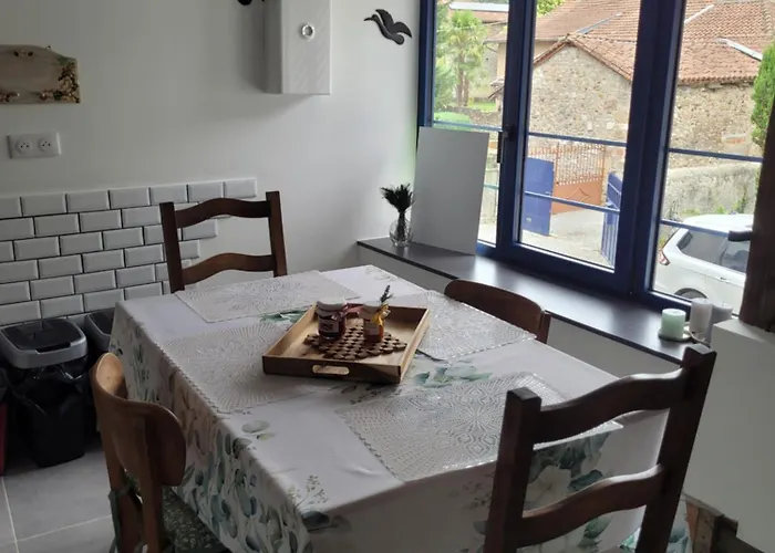 Les Volets Bleus בית נופש