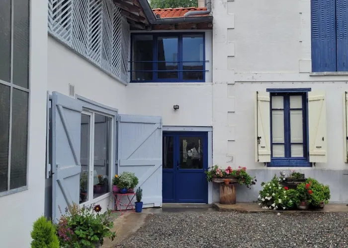 בית נופש Les Volets Bleus Pointis-Inard